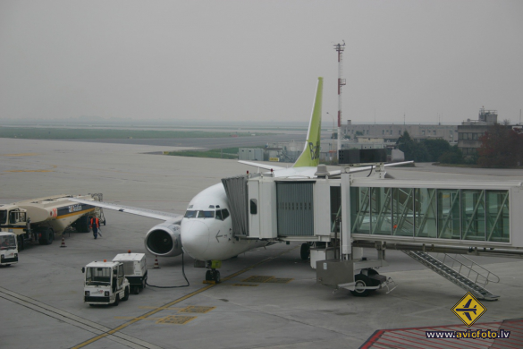 Boeing 737-53S